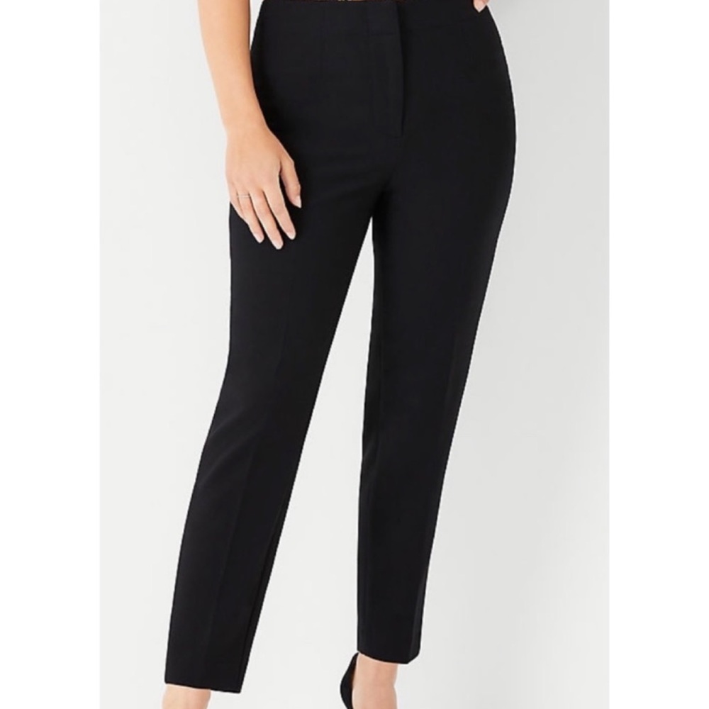ANN TAYLOR • Classic Black Low Rise Ankle-Cut Trouser Pants, 0